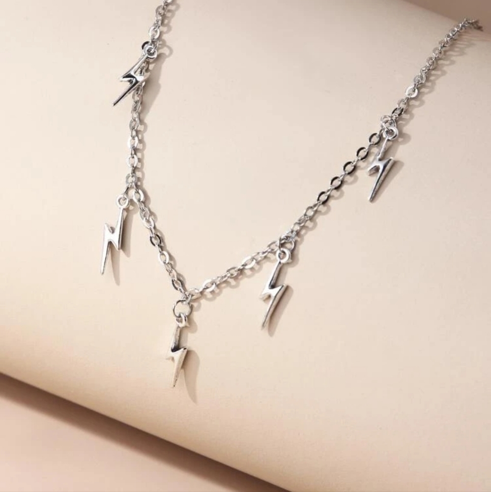 SILVER LIGHTNING BOLT NECKLACE PUNK ROCK SKY METAL CHAIN GLAMOUR‎ GOTH SEXY COOL